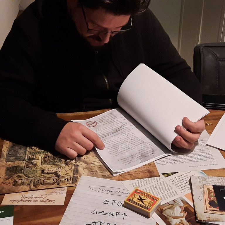 review escape room spel message from beyond