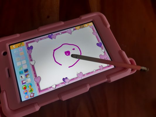 Tekenen op de kindvriendelijke tablet
