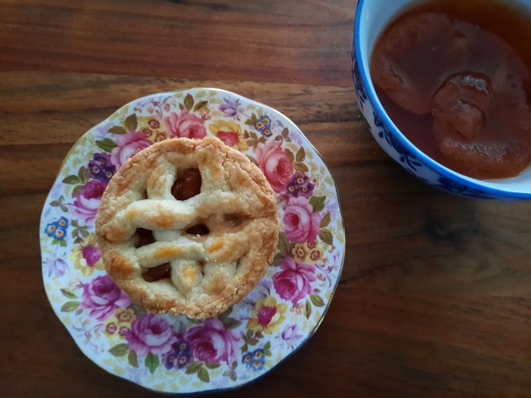 Mini stoofperen taartjes recept: knapperige bodem, zachte, zoete peren