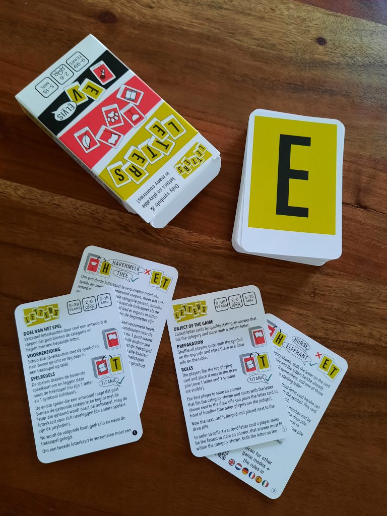 Inhoud en spelregels partyspel Letters van Puzzles & Games