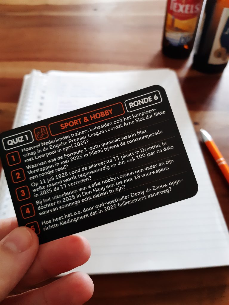 Voorbeeld kaart pubquiz over 2025 voor thuis, categorie sport en hobby