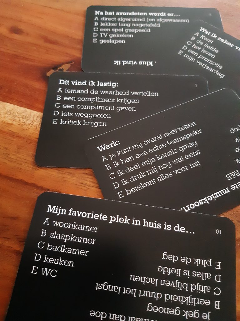 Quess the Ranking Game voorbeeld kaart met vragen