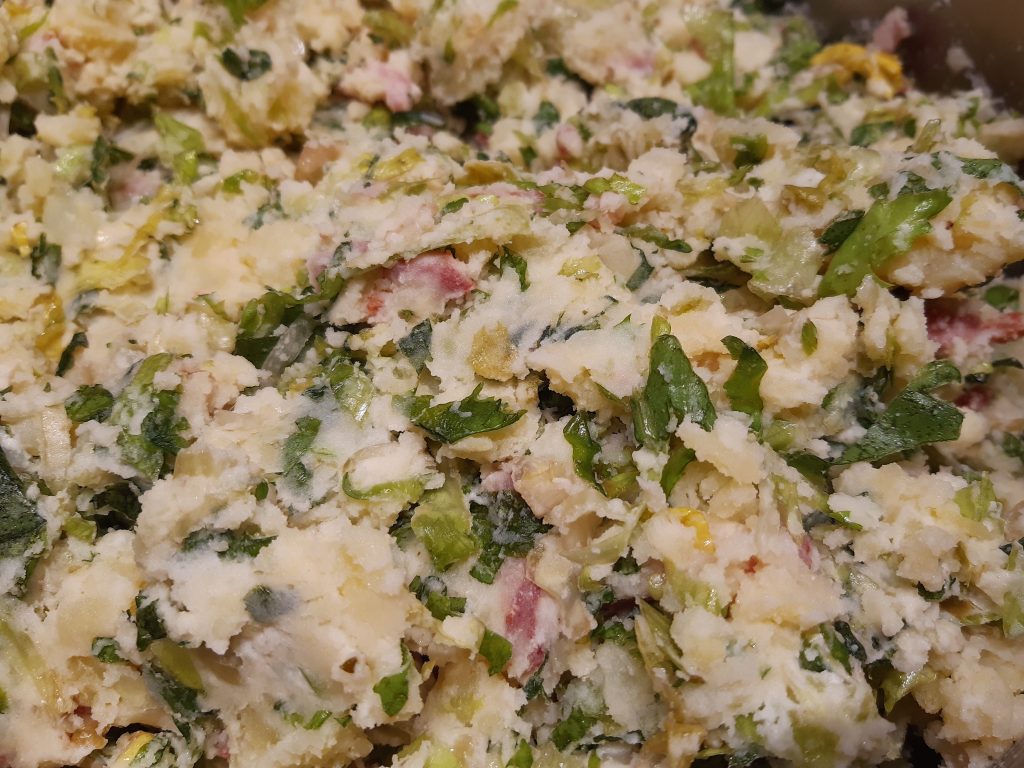 Anijviestamppot met kruidenkaas close-up