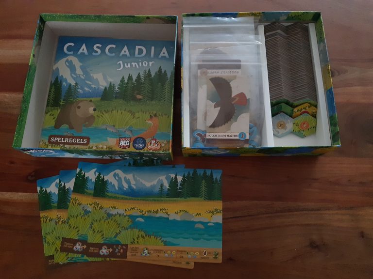 Door met spelinhoud van het familiespel Cascadia Junior