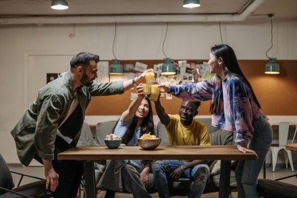 Test je kennis: de leukste online quiz voor een interactieve vriendenavond