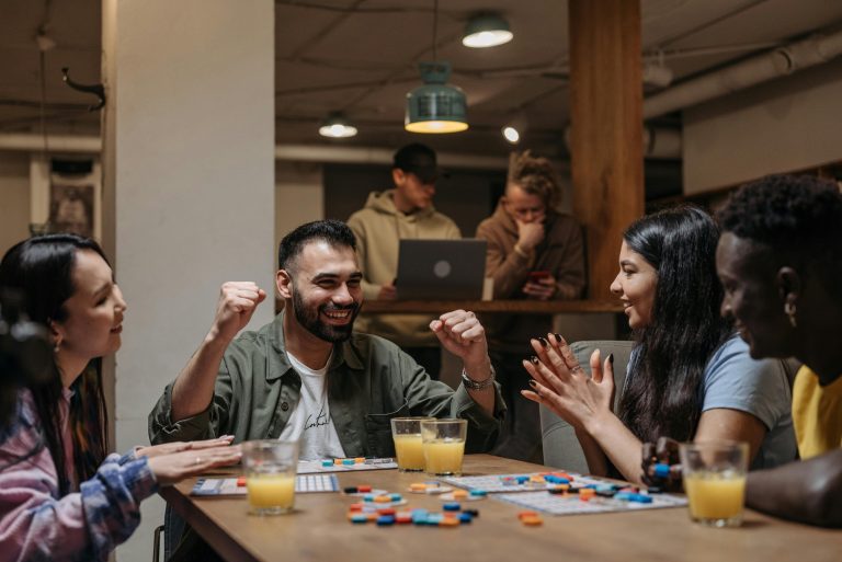 Test je kennis: de leukste online quiz voor een interactieve vriendenavond