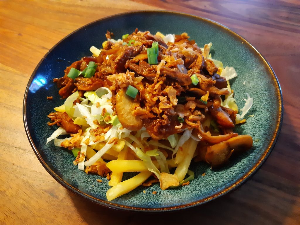 loaded fries met pulled chicken