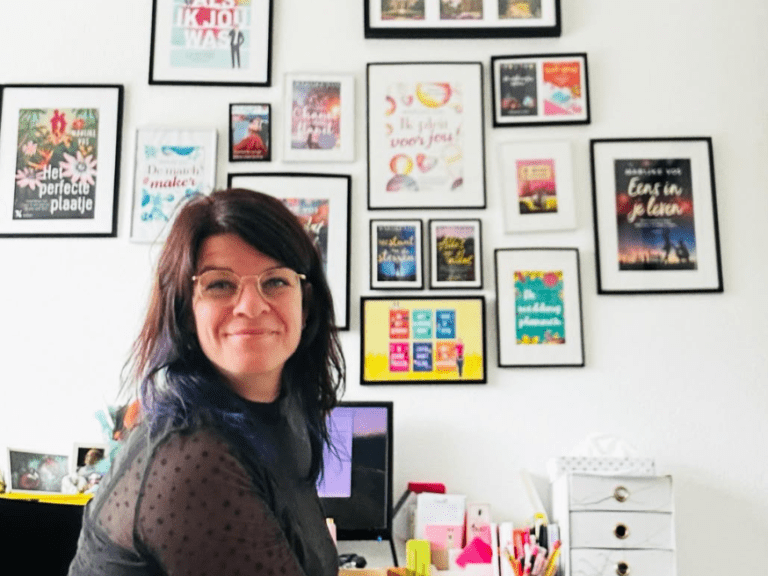 Feelgood schrijfster Marijke Vos op haar werkplek
