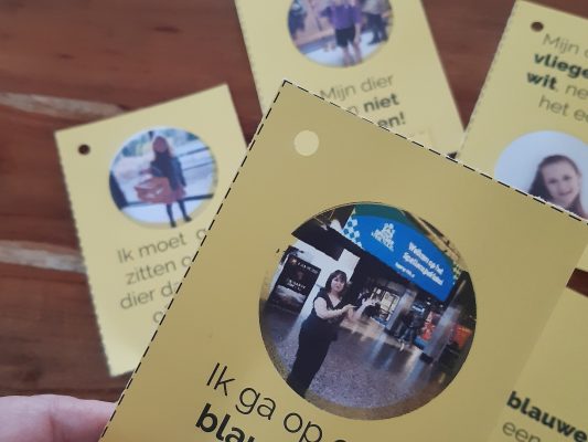 een paar spelonderdelen waar foto's van de spelers in voorkomen voor een puzzel in dit escape room spel