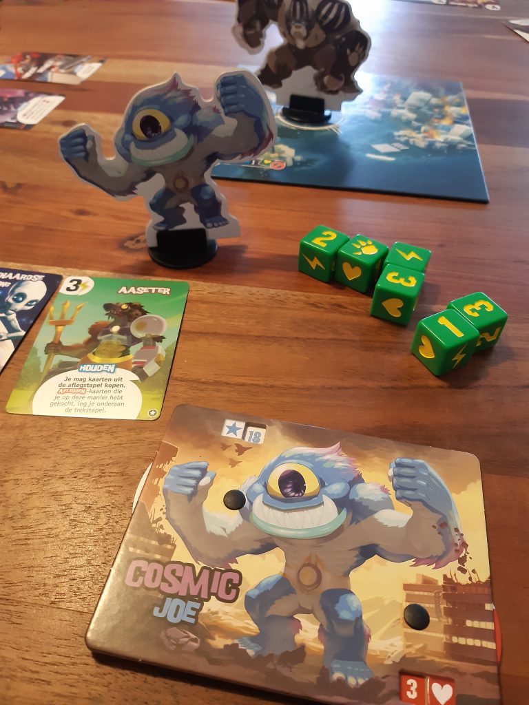 Bord, scoreveld en monster pionnen van White Goblin Games King of Tokyo: Origins