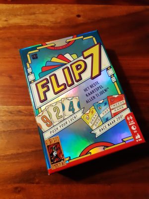 Spellendoos van van Flip 7 kaartspel - nieuw spel van 999 Games